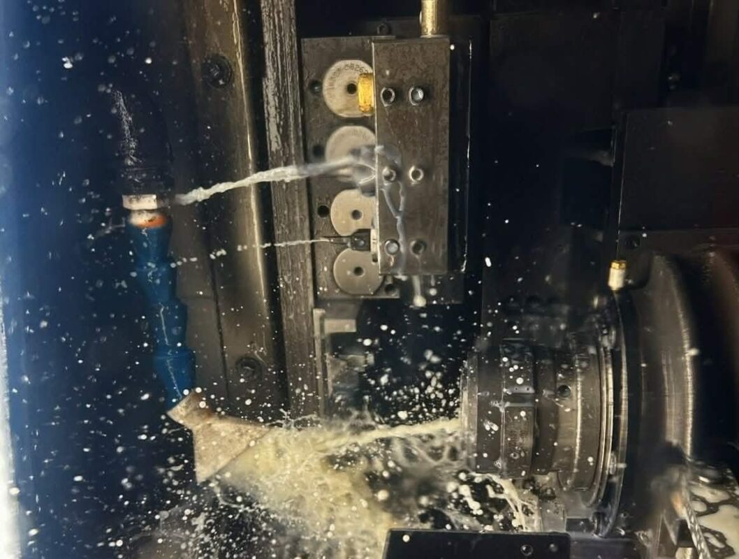 Kontrola stężenia chłodziwa i higiena maszyn CNC – kompleksowe podejście do stabilności procesu